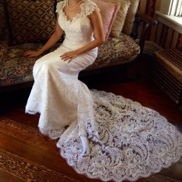 Anna Maier - Ulla Maija Coutour Lace Trumpet Wedding dress - Picture 2 of 16